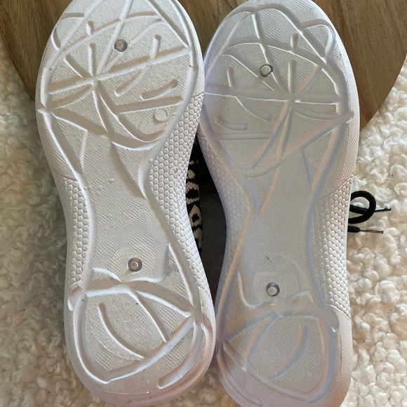 Danskin women’s Ferocity Animal Print slip on sneakers, black & white, size 8 - Picture 6 of 8